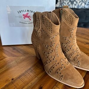 Idyllwind boots size 7